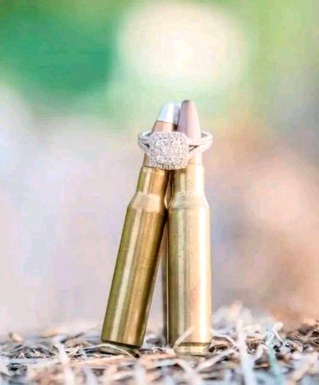 یوں ہی پہلو میں بیٹھے رہو
آج جانے کی ضد نہ کرو
..❤😉😉
fouji