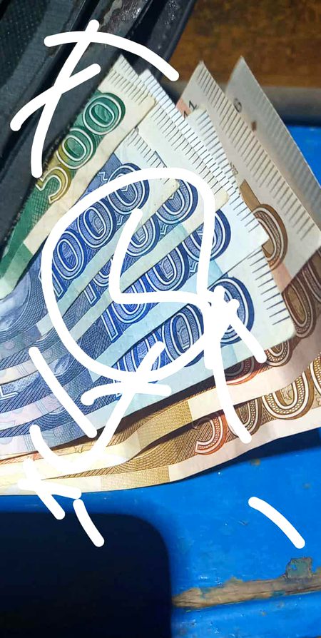 کاغذ کے ان ٹکڑوں پہ بکتی ھیں
وفائیں بھی ادائیں بھی انائیں بھی