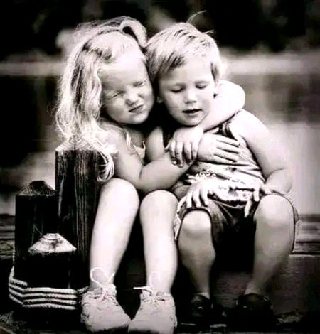 اس زخم سی دنیا میں 
وہ اس کا مرہم 
🤍🦋🖤