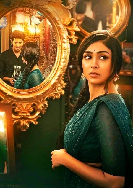 کتنی پُرکیف ہے اُس دل میں اترنے کی طلب
کتنا دلچسپ ہے شیشے میں اترتے رہنــا
🖤