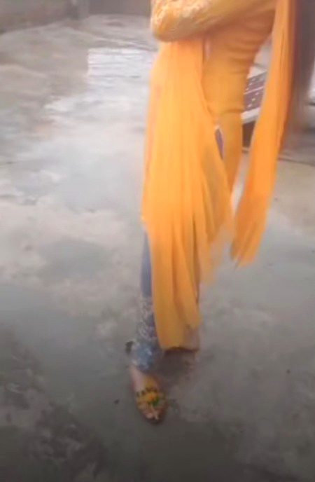 خاموشی کو سمجھنا سیکھو۔
کیونکہ ٹوٹے ہوئے لوگ لفظوں کا استعمال نہیں کرتے