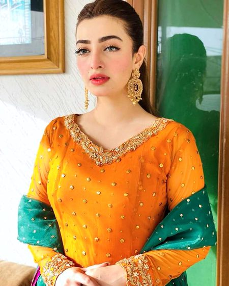 اپنے دوپٹے سے دیجئے ہمیں پھانسی جاناں
رکیں جو سانسیں تو کچھ کچھ سرور بھی آئے🔥 Mahii 💔