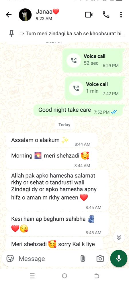 کبھی کبھی رشتوں میں یہ احساس ملکیت دل پر بوجھ بن جاتا ہے۔ ہم چاہتے ہیں کہ جسے دل نے اپنا مانا ہے، وہ صرف ہمارا ہی رہے۔ مگر حقیقت یہ ہے کہ کسی پر قابو پانے کی خواہش ہی رشتوں کو کمزور کر دیتی ہے۔
تم سے دوری ہی اچھی! یہ لفظ غصے سے نہیں، تھکن سے نکلتے ہیں۔ جب تمہارے آس پاس بےشمار لوگ ہوں اور پھر بھی دل تمہیں کھونے کے خوف میں جیے، تو محبت اذیت بن جاتی ہے۔ کبھی کبھی تھوڑا فاصلہ ہی بہتر ہوتا ہے، کیونکہ پاس ره کر نظر انداز ہونے سے بہتر ہے کہ دور رہ کر عزت باقی رہے۔