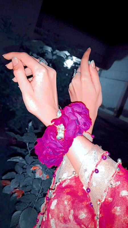 سامنے بیٹھے کبھی دیکھوں۔۔!! میں تجھ سے مخاطب ہوں تیرا حال...❣▼
بھی..𝐂𝐡 𝐋𝐨𝐯𝐞𝐥𝐲 𝐍𝐚𝐛𝐞𝐞𝐥❦დ❤ پوچھوں۔۔!! تو اشک ہی بن کے میری آنکھوں میں سما جا۔۔!! میں آئینہ دیکھوں تو فقط تیرا عکس دیکھوں۔۔!! 🖤𝐂𝐡 𝐋𝐨𝐯𝐞𝐥𝐲 𝐍𝐚𝐛𝐞𝐞𝐥🖤