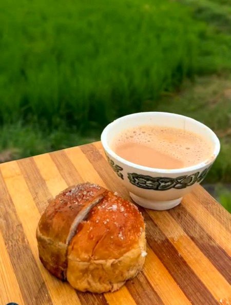 چائے پیئیں، چائے پلائیں، چائے پہ بلائیں چائے سے ہی چاہت کا دروازہ کھلتا ہے