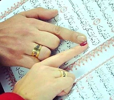 دونوں عشاء پڑھ کے سویا کرینگے_💯
یہ خواب تھے محترمہ کے__🥀