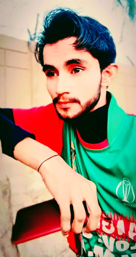 اب تو دیکھۓ اک نظر مجھے ?
دیکھۓ اب میں حسیں ہو گیا ہوں ❤
?..Ali