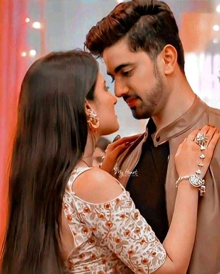 میں ثمہارے ہی دم سے زندہ ہوں،
 مر ہی جاؤں جو ثم سے فرصت ہو،
کس طرح چھوڑ دوں ثمہیں جاناں،
 ثم میری زندگی کی عادت ہو،
داستاں ختم ہونے والی ہے، 
ثم میری آخری محبت ہو۔❤️