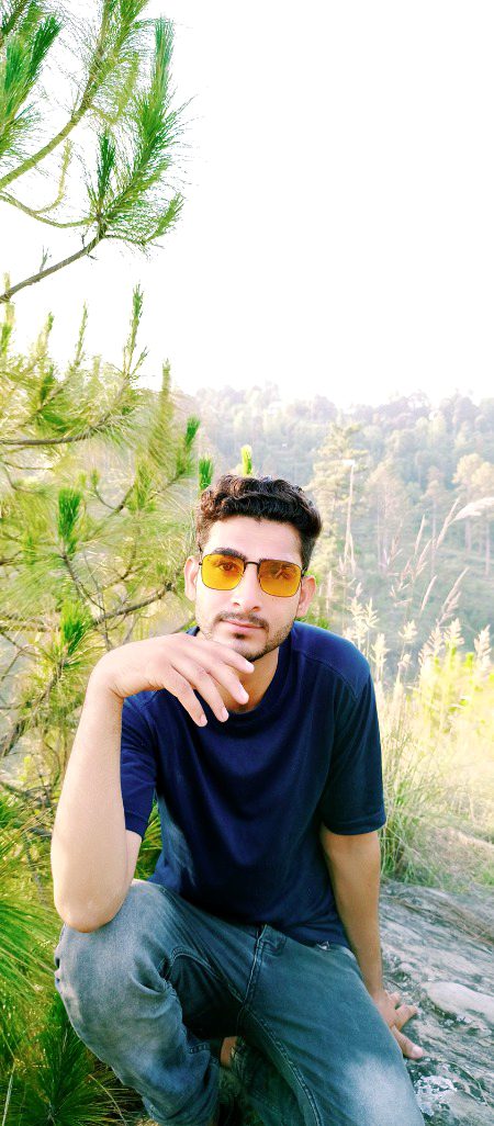 Sadma to hai mujhe b k tujhse juda hun main...
Lekin yeh sochta hun k ab tera kya hun main... 😭💔😭😓