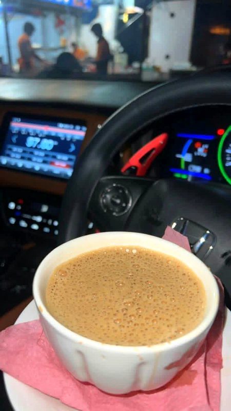 چائے کی بھاپ میں لپٹی ہوئی اداس سی شام،
خاموش دل نے پھر تنہائی کا ذائقہ چکھا۔
شام بخیر☕️