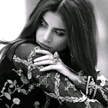 میں تو اس واسطے چپ ہوں کہ تماشا نہ بنے🥀
تو سمجھتا ہے مجھے تجھ سے گلا کچھ بھی نہیں🔥 Mahii 💔