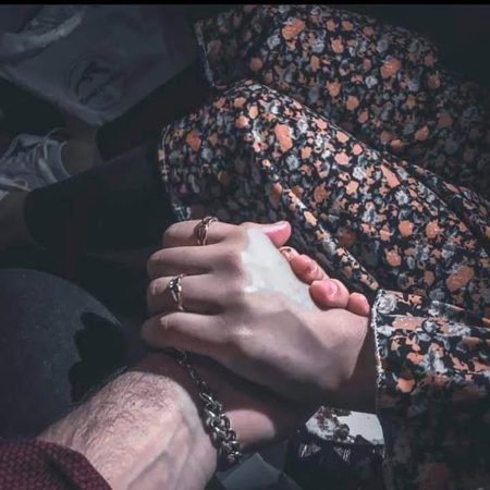 میں چاہے چار لوگوں میں بیٹھوں یا چار سو کی بھیڑ میں گم رہوں میرے خیالات کی سوئیاں تمہاری سوچ  کے ہندسوں پر  ہی اٹکی رہتی ہیں!🖤🥀