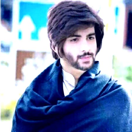مجھ سے شہد جیسی میٹھی محبت کرو یا نیم سے بھی کڑوی نفرت
مجھے سرسری تعلق نہیں چاہئیے ۔
محبت کرو تو آخری سانس تک اور نفرت کرو تو آخری سانس تک
عارضی تعلقات مجھے احساسات کے توہین لگتے ہیں
Hur Ri