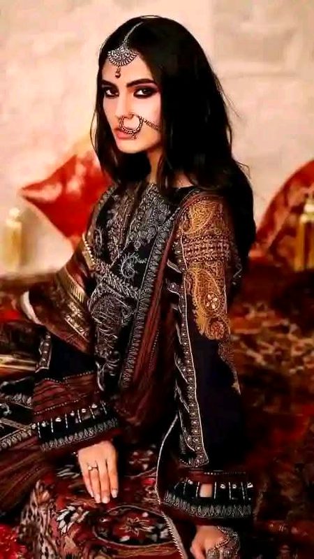 وجہ تسکین بھی ہے خیال اسکا .
حد سے بڑھ جاۓ تو گراں بھی ھے .
زندگی جس کے دم سے ہے ناصر .
یاد اسکی عذاب جاں بھی ھے۔💔Unzii🥀