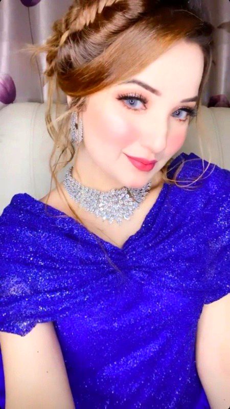 لاکھوں پڑے ہیں ہم سے بہتر پر کوئی ہم سا کہاں