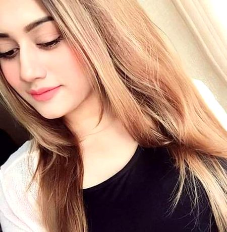 ہزاروں میں صرف مجھے وہ ایک خاص شخص چاہیے ۔🖤🖤
❤
جو میری غیر موجود گی میں میری بر ا ئ نہ سن سکے 😑