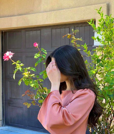 کوئی خاموش ہو جائے تو ہم تڑپ جا تے ہیں
hum khamosh hue toh kisi ne haal tak nai puchna🫠🥀🙂🌝