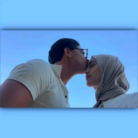 تُم نے نِبھانا ہے آخر تک ساتھ میرا
میں نے دُنیا کو بتانا ہے ہمسفر ہو تو تُمہارے جیسا۔۔