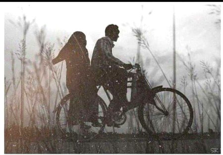 پیار تو بیہروزگاری میں ہوتا ہے
کمائی دکھا کر تو رشتے ہوتے ہیں ۔۔🖤😑
