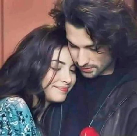 لیلہ اب نہیں تھامتی کسی بےروزگار کا ہاتھ
مجنوں کو اگر عشق ہے تو کمانے لگ جائے ..Chaand👊🏻💔❤🙏🏻