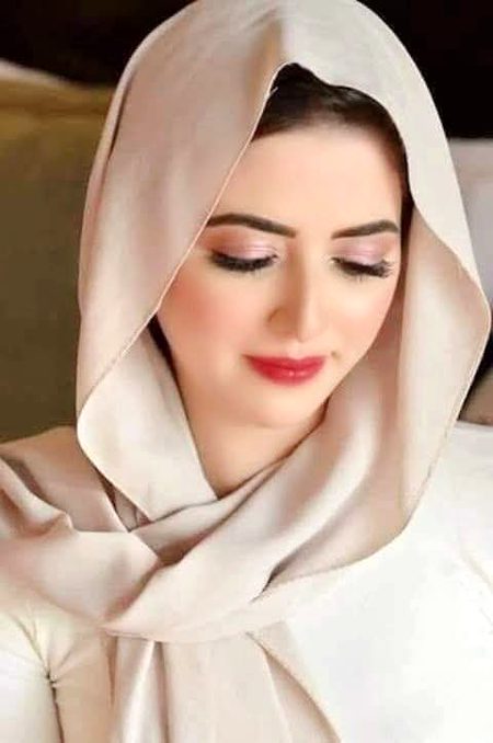 مسکرایا تھا طنزا.. مجھے دیکھ کر..
میں نے ہنس کر تجسس میں ڈالا اسے۔💔Unzii🥀