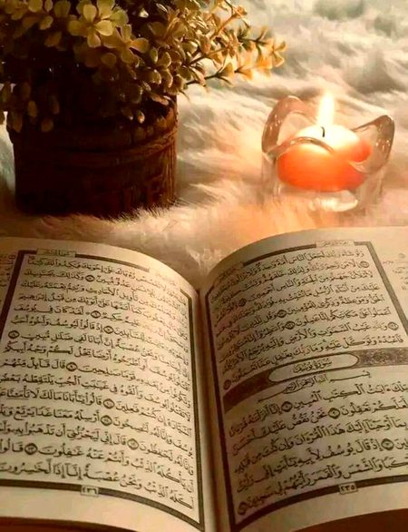 قرآن پاک کی آیتوں میں اتنا حسن ہے کہ وہ بھٹکے ہوۓ لوگوں کو راہ دکھلاتی ہیں