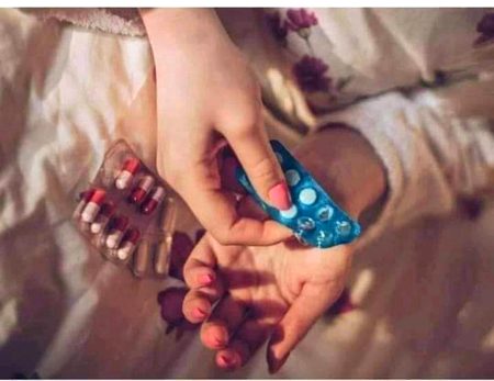 نہیں نہیں میں بہت خوش ہوں تیرے بغیر
یقین کر یہ گولیاں صرف درد کی ہیں !