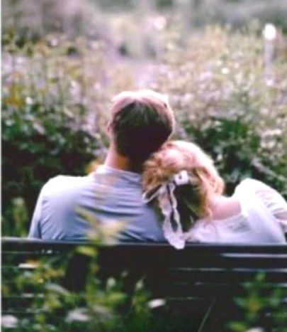 جو محبت میں مخلص ہیں وہ کبھی بور نہیں ہوتے خواہ ان کے درمیان خاموشی ہی کیوں نہ ہو🩷 🫀🌻