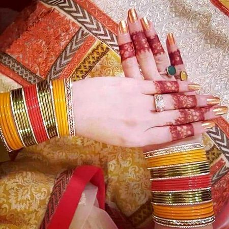 خوبيون ايتريون ته ناهن جو ڪنهنجو دل کٽي وڃان
پر ڪجھ اهڙا پل ڇڏي ويندس جو ڪير وساري نه سگهندو۔!