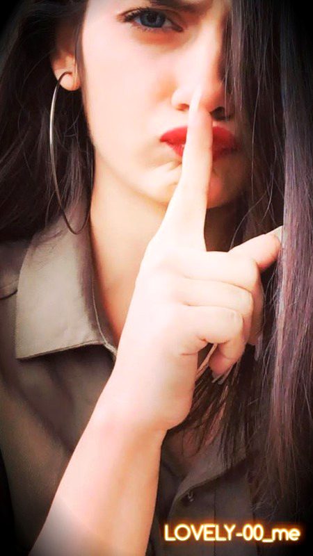 😍کھلیں زلفیں جو پسند ہیں ان کو میری
🙈🙊میں کیوں پونیوں پر چرچہ کروں