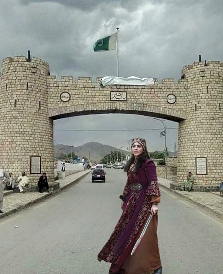 جنگ لڑتے لڑتے بالا پاکستان پہنچ گئ 🫨🫥