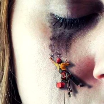 -" آج کھینچی ہے میں نے اپنی تصویر،
اداسی آج بھی آنکھوں سے جھلکتی ہے یار_"