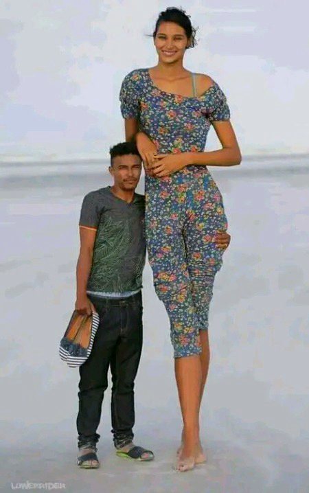 پیار صرف اندھا نھیں لمبا بھی ہو سکتا ہے؟؟؟😊😊