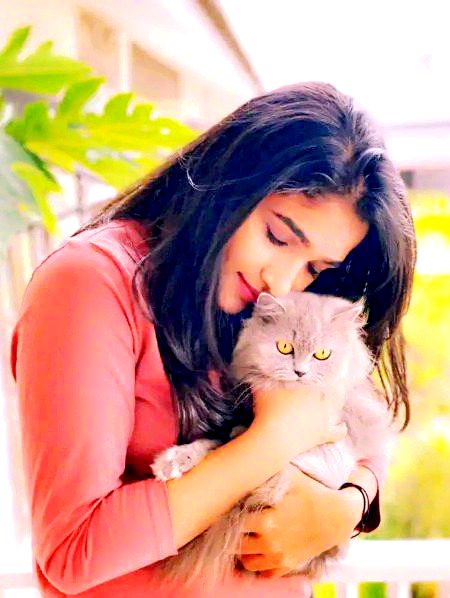 بے بسی اتنی بری چیز ہے کہ کبھی کبھی ایک لمبی سانس لینے کے علاوہ آپ کچھ نہیں... 
کر سکتے۔"🙂💔