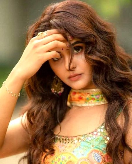 ہم اپنی اپنی راہ چل دیے مگر.. 
عجیب ہے  وہیں رکا ہوا ہے دل💔Unzii🥀