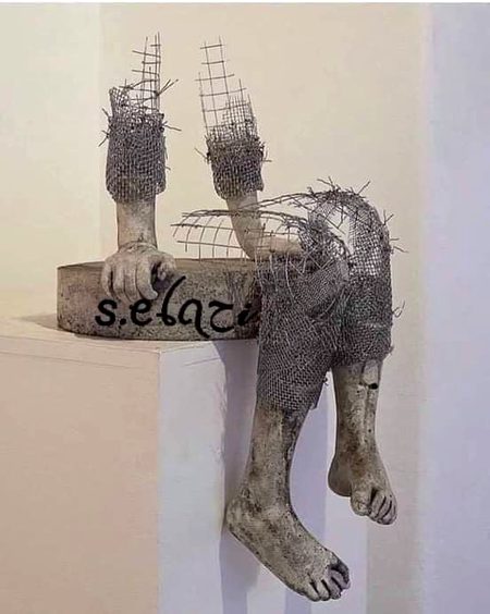 رفُو گری کرے گا کوئی میری۔۔؟
بھروسہ کھا گیا ہے جگہ جگہ سے🔥 Mahii 💔