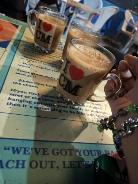 Jay tu labda vafa phirda ni labni ..tay poleya sardi vich  chaa lab chaa...💓☕