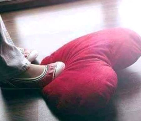 دھڑکنوں پہ کسی کے پاؤں ہیں
سانس لینا  محال  ھے  صاحب