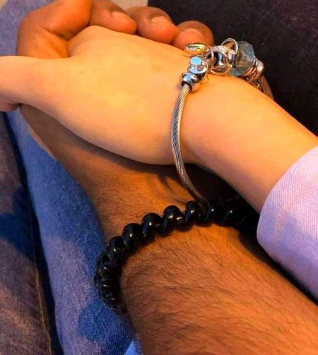 تم چلو تو سہی.دو قدم ہاتھ میرا تھام کہ🥀
مختصر سفر کو ہی.منزل نہ بنا دو تو کہنا🔥 Mahii 💔