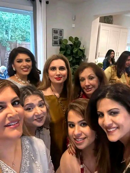 ایویں کمینی سی خواہش ہے ایسی نو دس آنٹیاں مل کر میرا گینگ ریپ کریں اور میری بری حالت کر دیں  جُڑے رہیے