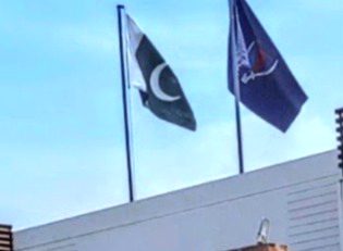 زمین کی عزت جاگتی ہے جب وردی والا بیٹا
سرحد پر کھڑا ہوتا ہے.r5😍❤️🇵🇰🚔