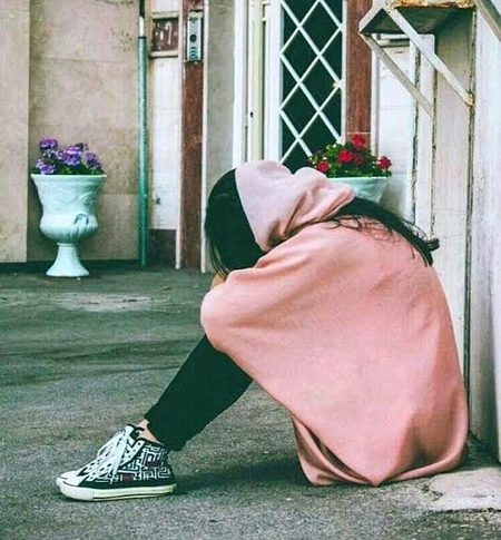 میں لوگوں سے مُلاقاتوں کے لمحے یاد رکھتی ہوں
باتیں بُھول بھی جاؤں پر لحہجے یاد رکھتی ہوں