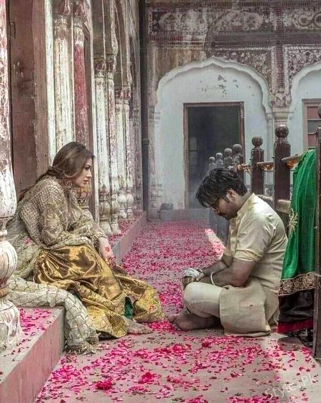 بیٹھ کر پاس مِرے سورۂ یٰسین پڑھو🥀
مجھ میں اِک قبر ہے اور قبر بھی ویرانی ہے🔥 Mahii 💔