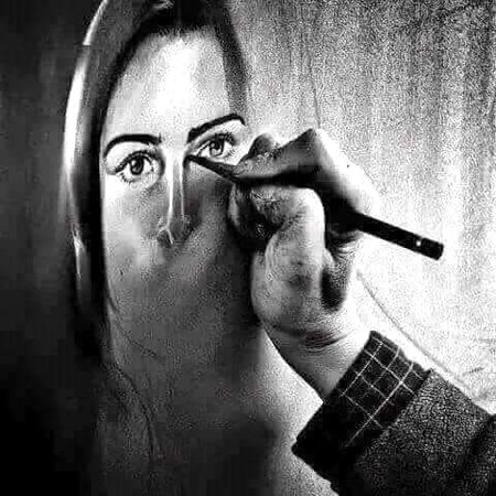 تمھارا عکس تھا دل میں تمھارے نام سے پہلے
 ZaRRaaR💔🥀