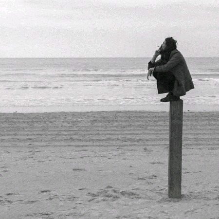 "جن لوگوں نے حساب ہی غلطیوں کا رکھنا ہوتا ہے,
اُن کو خاک پتہ ہوگا تُم نے اچھائی کون سی کی تھی."😏😏😏