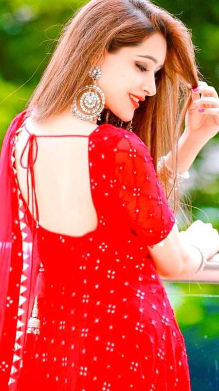تری تصویر بھی ہے باعث دل بستگی لیکن🥀
اُسے تسکین کیا ہو ۔۔؟ جو تری باتوں پہ مرتا ہو🔥 Mahii 💔