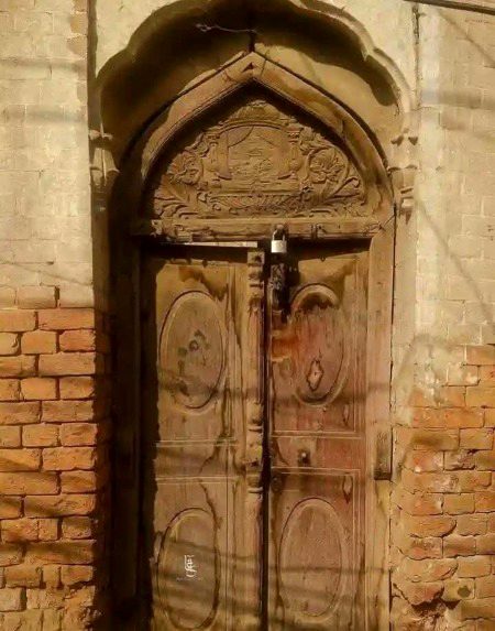 || ایک کمرے کا ہے مکاں جس میں
 اونچے محلوں کے خواب آتے ہیں🍁