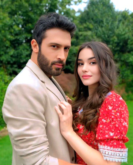 میرے وجود میں__ کاش تُو اُتر جائے 🔥
میں دیکھو آئینہ ___اور تُو نظر آئے💞
تُو ہو سامنے اور یہ ___وقت ٹھہر جائے❤️
ہائے یہ زندگی---- تُجھے __دیکھتے ہی گزر جائے 💕