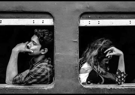 ﺷﺎﺩﯼ ﮨﻮﻧﮯ ﮐﺎ ﺍﻧﺘﻈﺎﺭ ﮐﺮﺗﯽ ﮨُﻮﺋﯽ ﺑﯿﭩﯽ ﺍﻭﺭ ﺭﻭﺯﮔﺎﺭ ﮐﮯ ﻣِﻠﻨﮯ ﮐﺎ ﺍﻧﺘﻈﺎﺭ ﮐﺮﺗﺎ ﮨُﻮﺍ ﺑﯿﭩﺎ ﺩﻭﻧﻮﮞ ﺍﯾﮏ ﮨﯽ ﮐﺮﺏ ﺳﮯ ﮔُﺰﺭﺗﮯ ﮨﯿﮟ