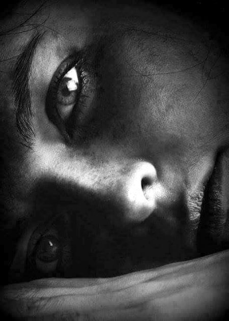 ﮐﺘﻨﯽ ﺧﺎﻣﻮﺵ ﺍﺱ ﮐﯽ ﻣﺴﮑﺮﺍﮨﭧ ﺗﮭﯽ
ﺷﻮﺭ ﺑﺲ ﺁﻧﮑﮫ ﮐﯽ ﻧﻤﯽ ﻣﯿﮟ ﺗﮭﺎ